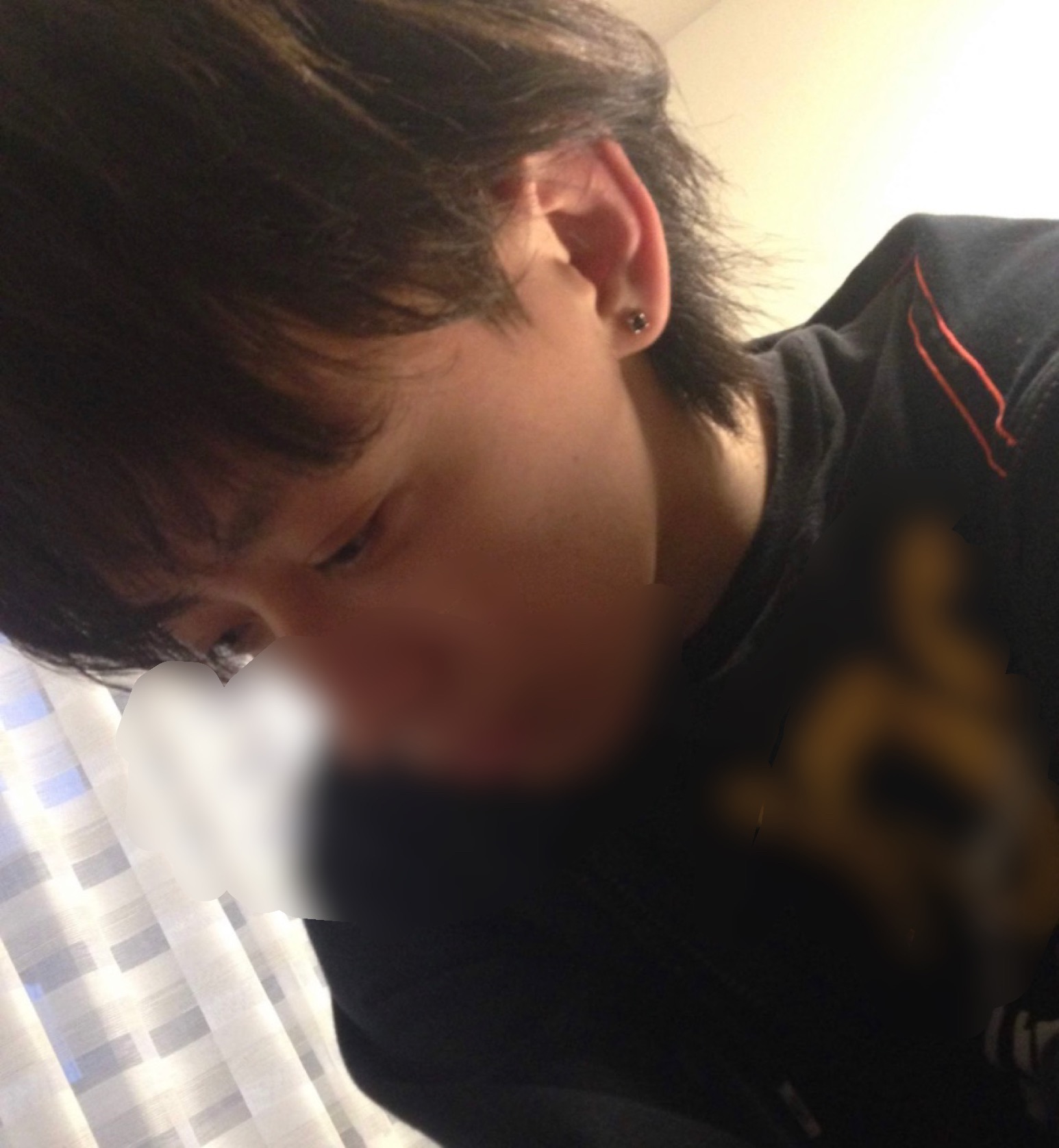 男のピアスはカッコ悪い？空けて後悔したか否か？